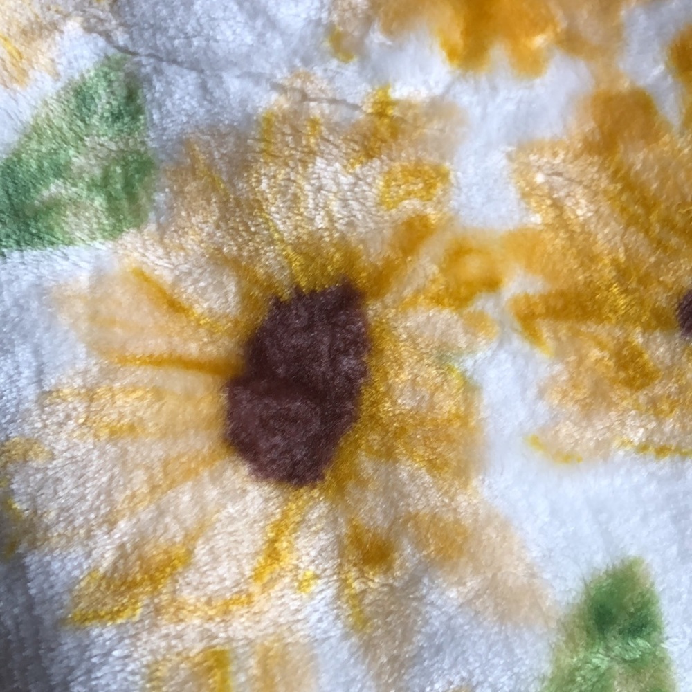 🆕Berkshire Sunflower Throw - Picture 5 of 13
